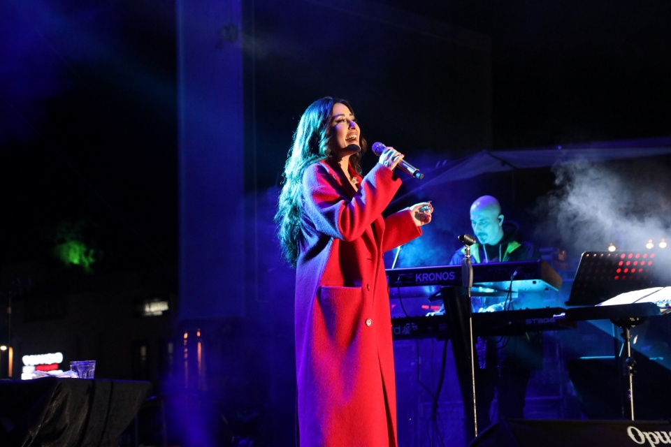 Şarkıcı Melek Mosso yılbaşı şenliği kapsamında Bodrum'da konser verdi