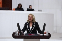 CHP’li Öneş Derici’den Vakıflar Kanunu tepkisi: “Kamu yararı sessizce tasfiye ediliyor”>