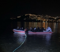 30 düzensiz göçmen ile göçmen kaçakçısı olduğu belirtilen 2 kişi yakalandı