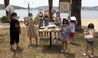 Küçük Meltem doğum gününü  parklarda kitaplarını dağıtarak kutladı