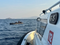 Lastik bottaki  35  göçmen kurtarıldı