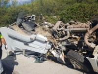 Tırla çarpışan kamyonetin sürücüsü hayatını kaybetti
