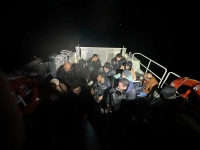 Lastik bottaki 2'si çocuk 33 düzensiz göçmen yakalandı.