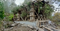 Bodrum'da ağaç dallarıyla gizlenmeye çalışılan kaçak inşaat tespit edildi