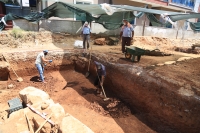 İnşaat kazısında 2 bin 400 yıllık mezar kalıntıları bulundu