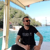 Otomobile çarpan motosikletin sürücüsü öldü